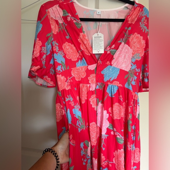 Red, colorful, floral, V-neck button, short sleeve maxi dress with waist belt - Picture 4 of 6